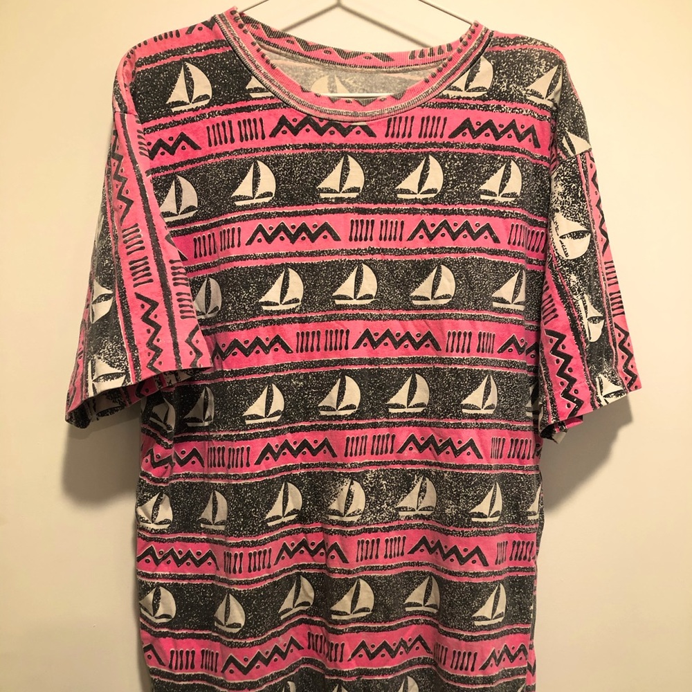 Vintage 80’s sailboat print tee.